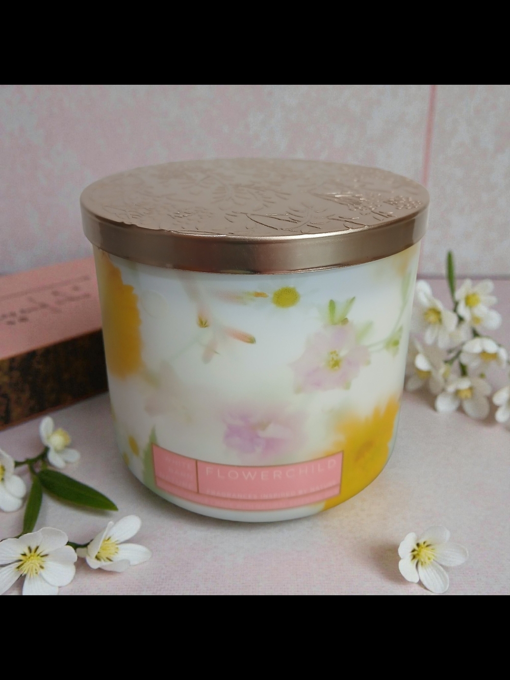 Flower Child Scented Candle - White & Yellow